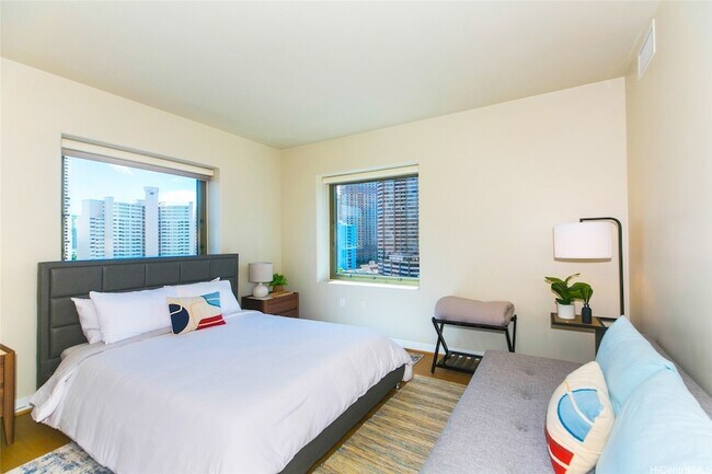 Building Photo - 1551 Ala Wai Blvd