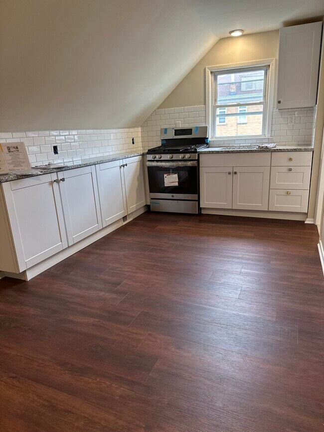 Newly renovated kitchen - 636 Ringwood Ave