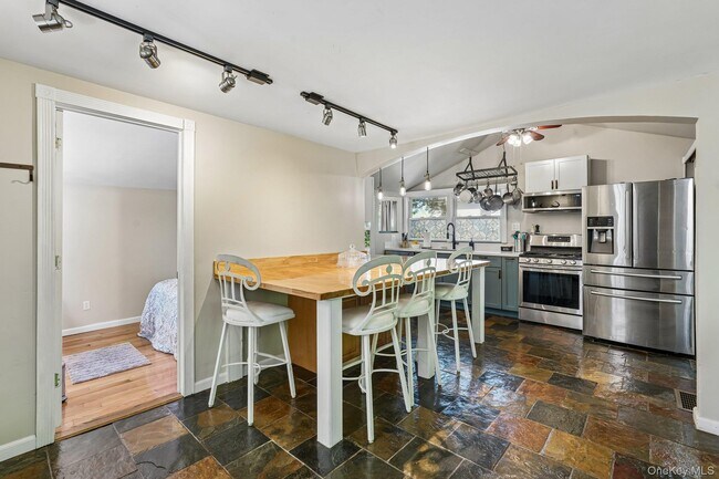Building Photo - 59 Deer Trail S