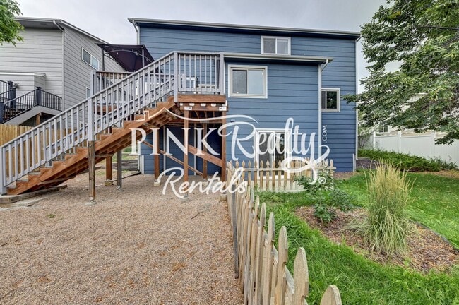 Building Photo - 5070 Hopkins Dr
