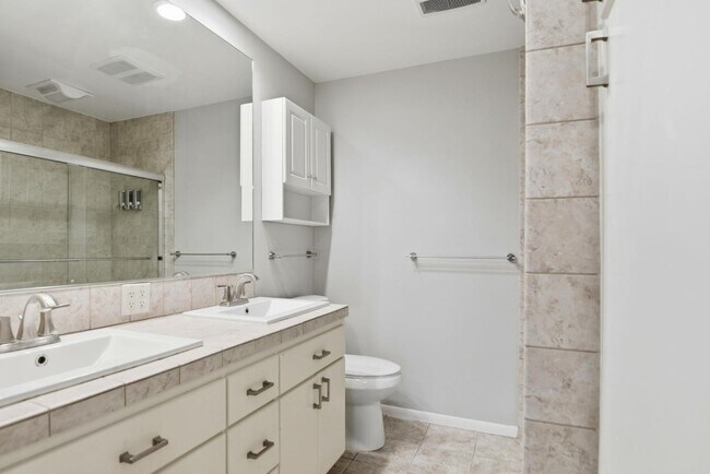 Building Photo - 6542 Ocean Crest Dr