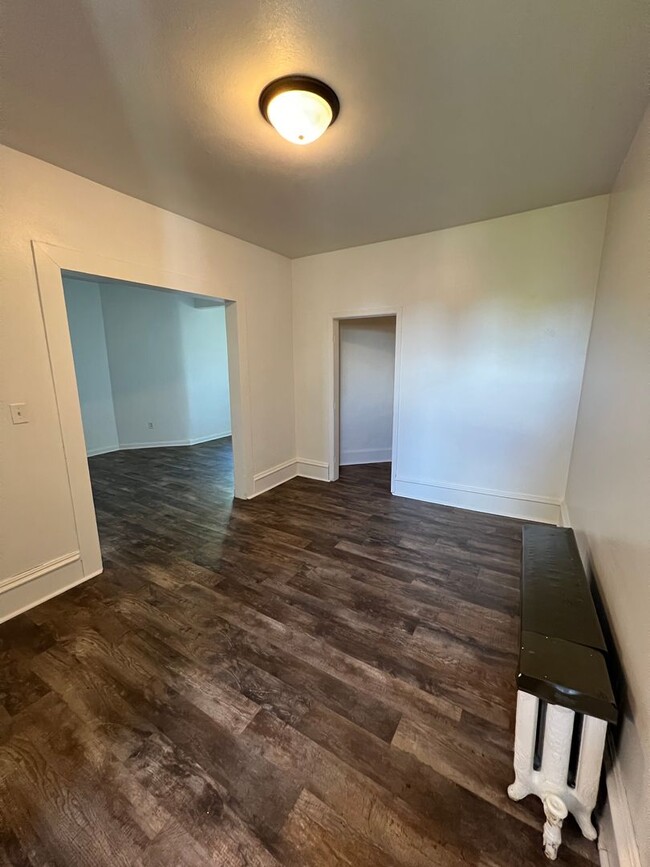 Building Photo - AVAILABLE JUNE - 4 Bed 2 Bath w/ Bonus Roo...