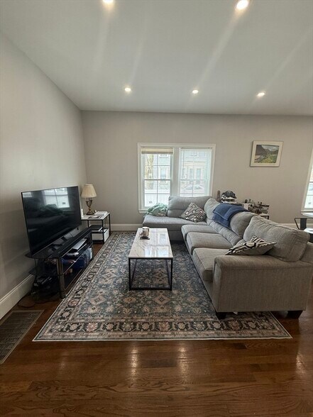 Building Photo - 20 Mount Vernon St