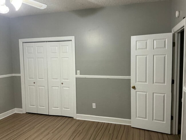 Building Photo - Beautiful Home!