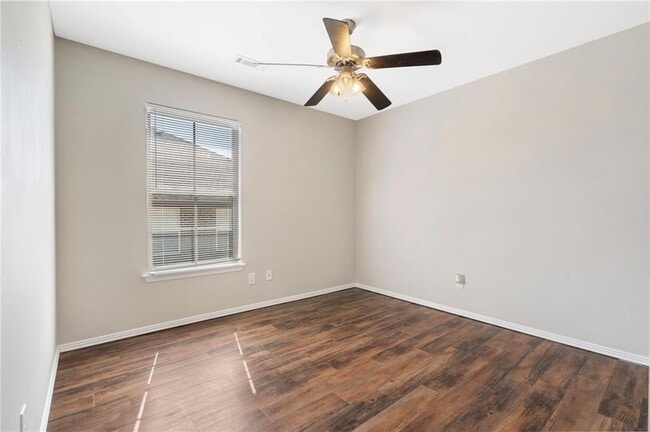 Building Photo - 103 Foxglove St