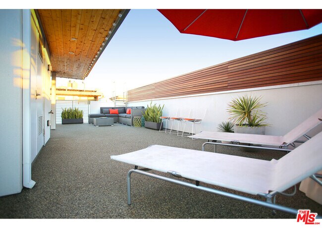 Building Photo - 1211 N Garbo Ln