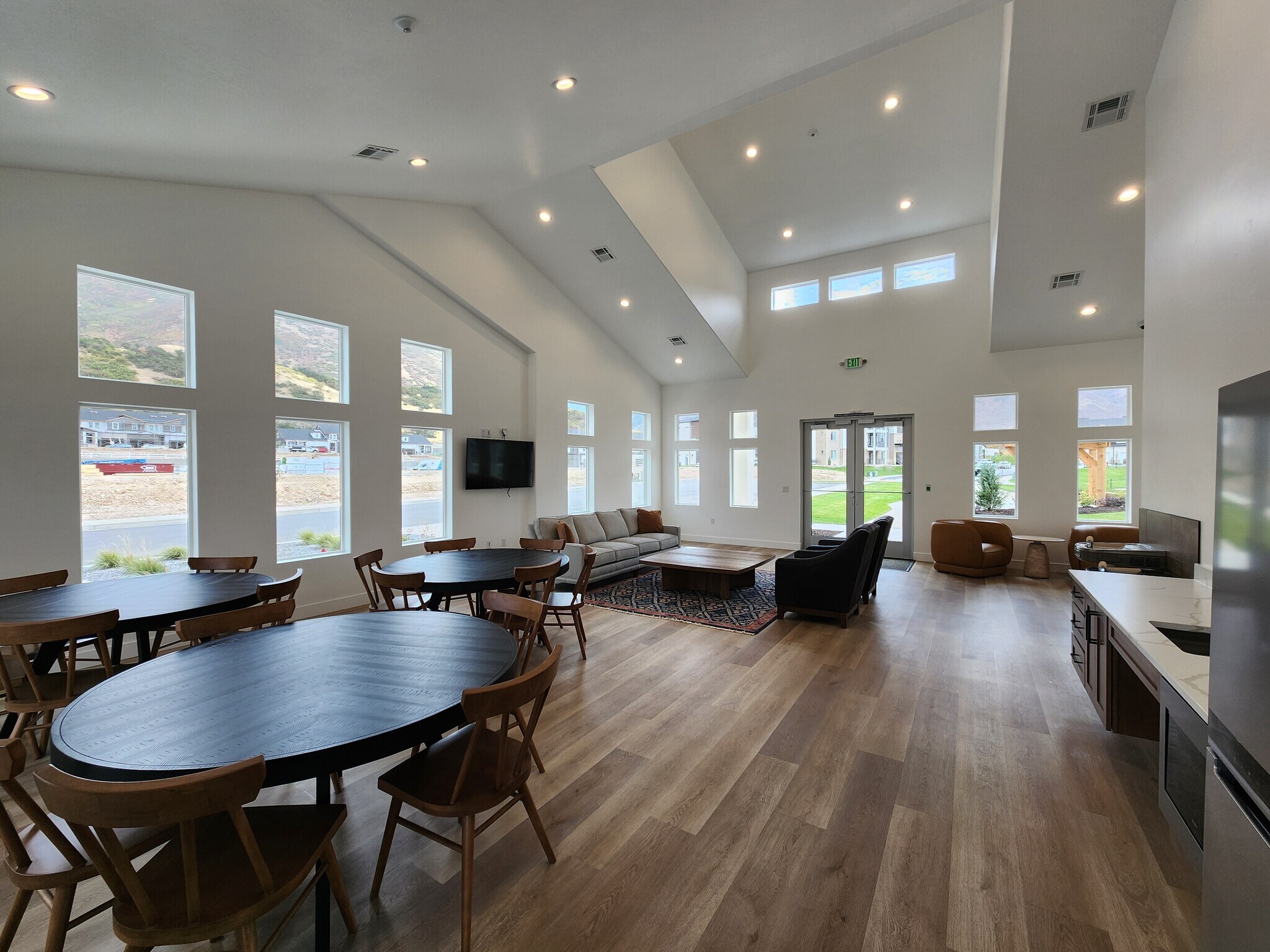 Building Photo - 4735 S Alder Dr