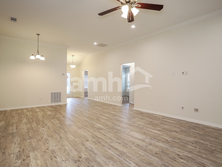 Building Photo - 636 Glendale Ln