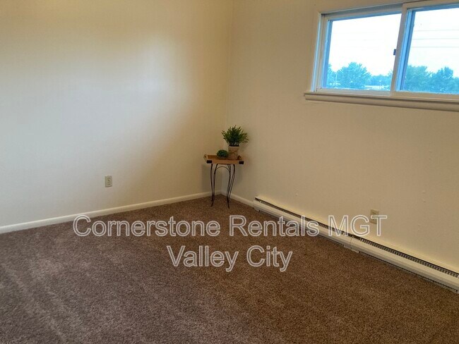 Building Photo - 807 3rd St SW