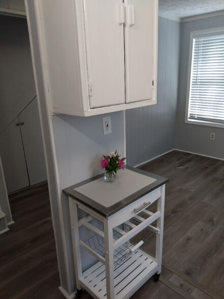 Building Photo - 201 Lake Dr