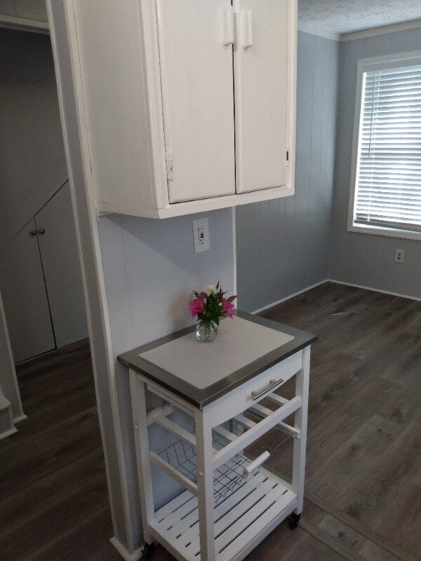 Building Photo - 201 Lake Dr