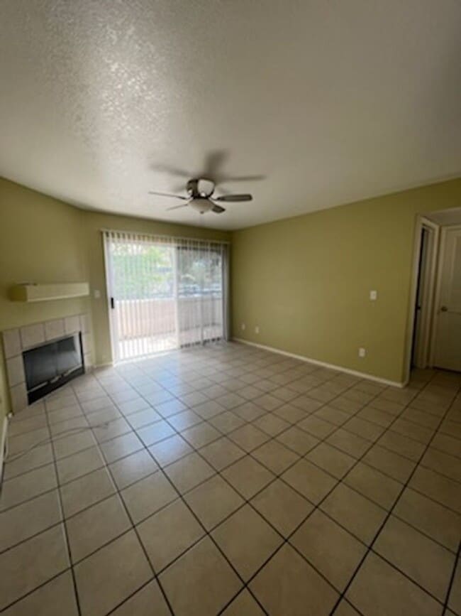Building Photo - 1 Bedroom Condo Located in Canyon Willow!!