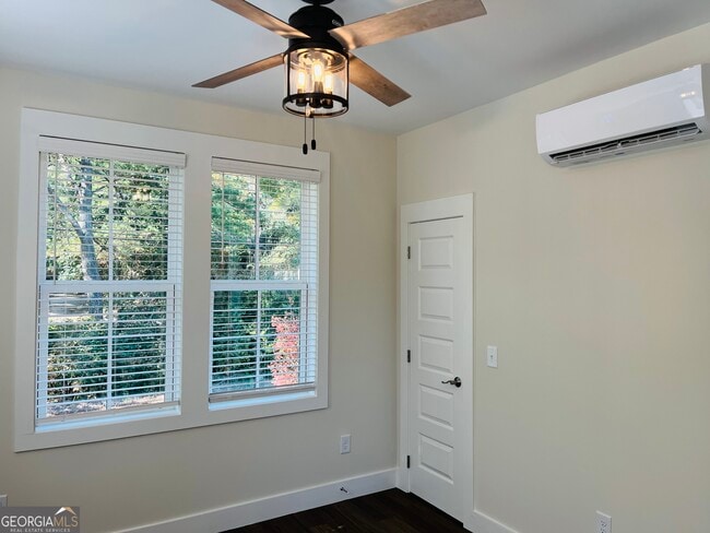 Building Photo - 100 Gardenia Ln