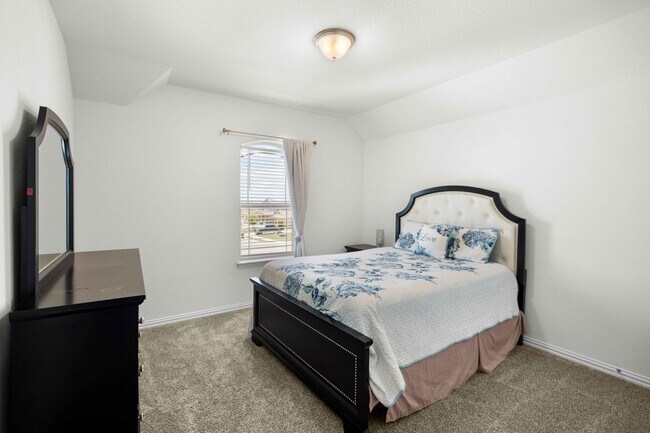Building Photo - Welcome to your slice of paradise in Round...