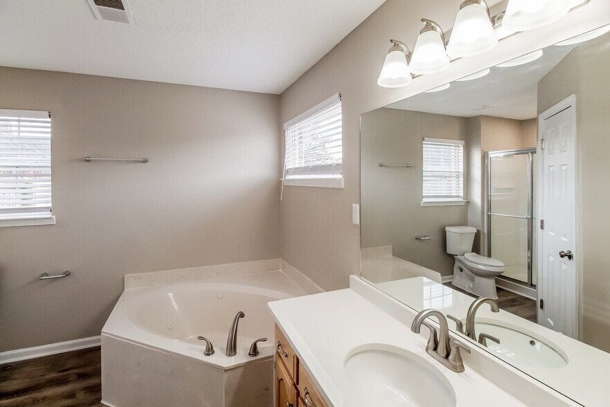 Building Photo - 5863 Stafford Dr