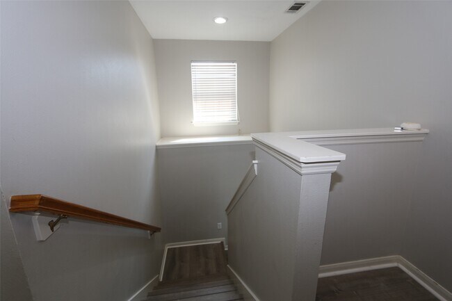 Building Photo - 13518 Sherman Oaks Dr