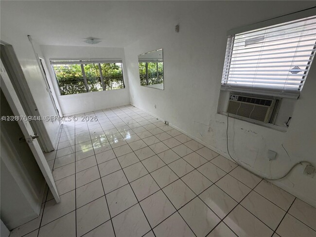 Building Photo - 2430 SW 25th St