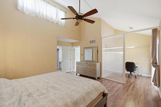 Building Photo - 6075 Glendale Dr