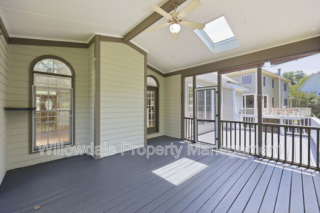 Building Photo - 223 Kinvara Ct