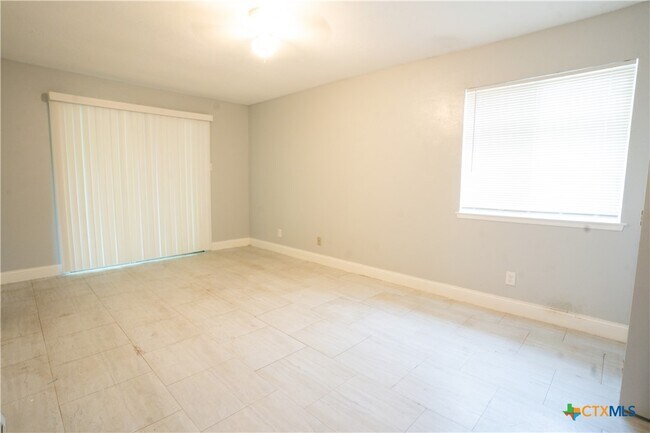 Building Photo - 1207 Wales Dr