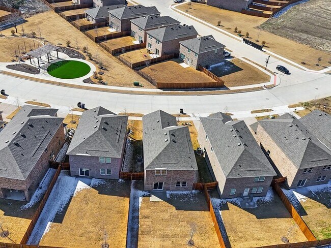 Building Photo - 2122 Mdw Pk Dr