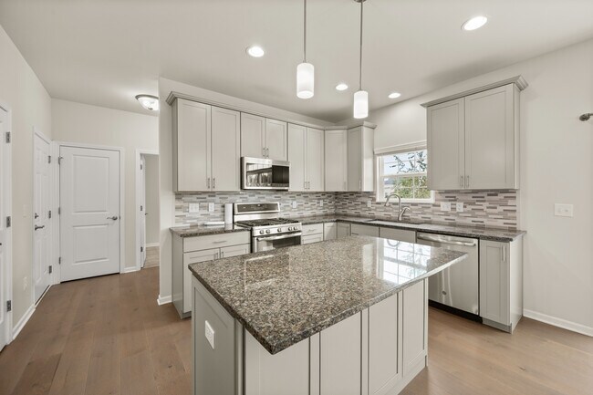 Building Photo - 406 Mary Ann Cir