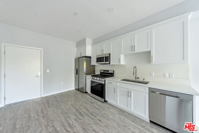 Building Photo - 5506 Thornburn St