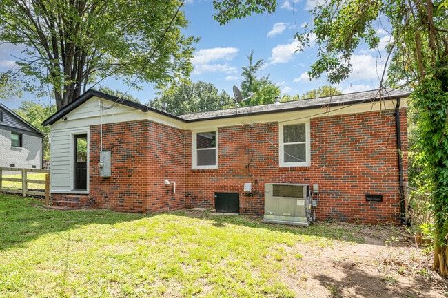 Building Photo - 3634 Carlyle Dr