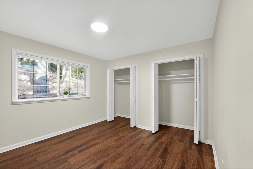 Building Photo - 2516 Peachwood Cir NE