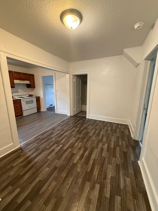 Building Photo - 2 Bedroom 1 Bath House