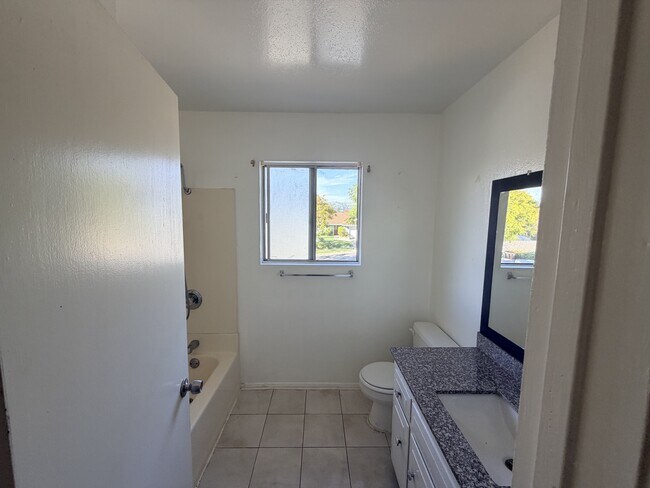 Building Photo - 1624 Mimosa Pl