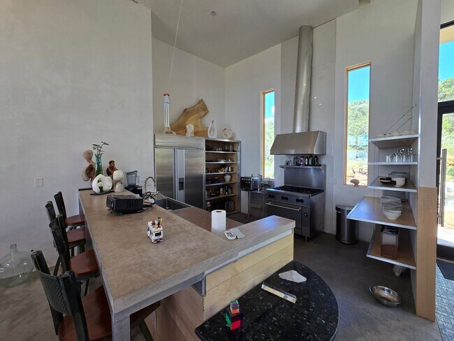 Building Photo - 2618 Summit Ct