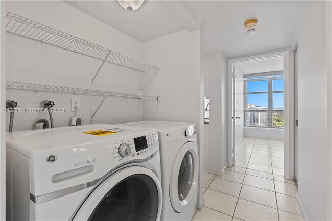 Building Photo - 19101 NE 36th Pl