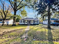 Building Photo - 227 Broadmoor Dr