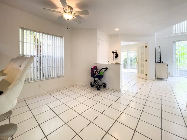 Building Photo - 931 Opal Terrace