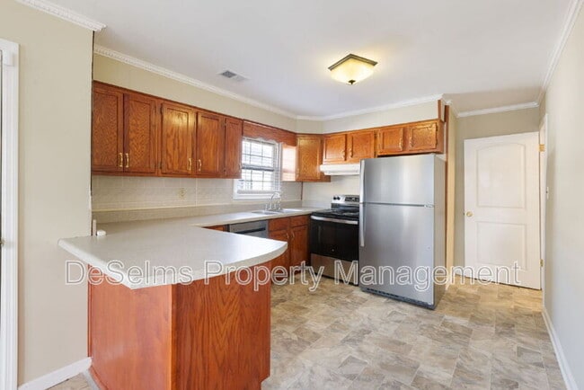 Building Photo - 922 Wedgewood Ave