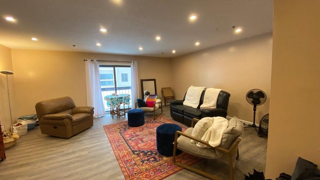 Living Room - 37 S Williams St