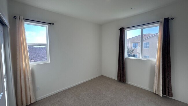 Building Photo - 577 Bedfordshire Dr