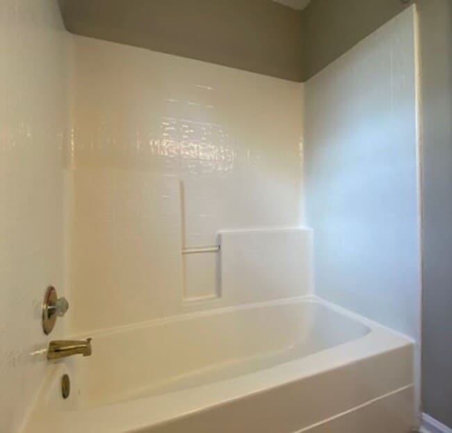 Building Photo - Heather Glen - 2 Story - 3 bed, 2 1/2 bath