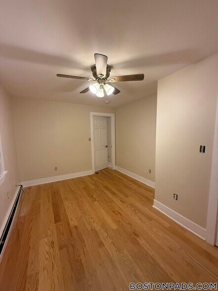 Building Photo - 2 Buckingham St