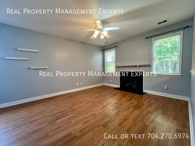 Building Photo - 10102 Old Carolina Dr