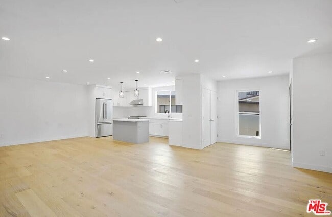 Building Photo - 7406 W 82nd St