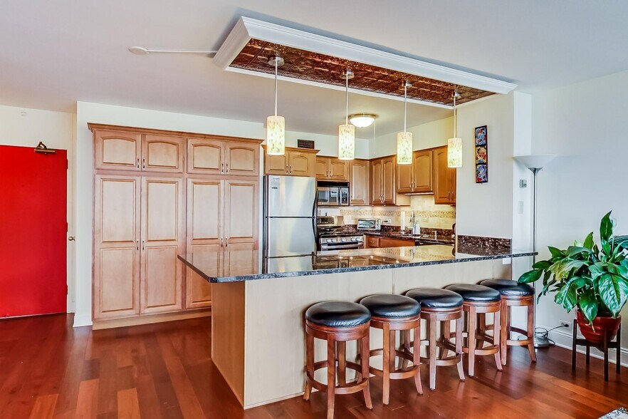 Building Photo - 1000 N Lake Shore Dr