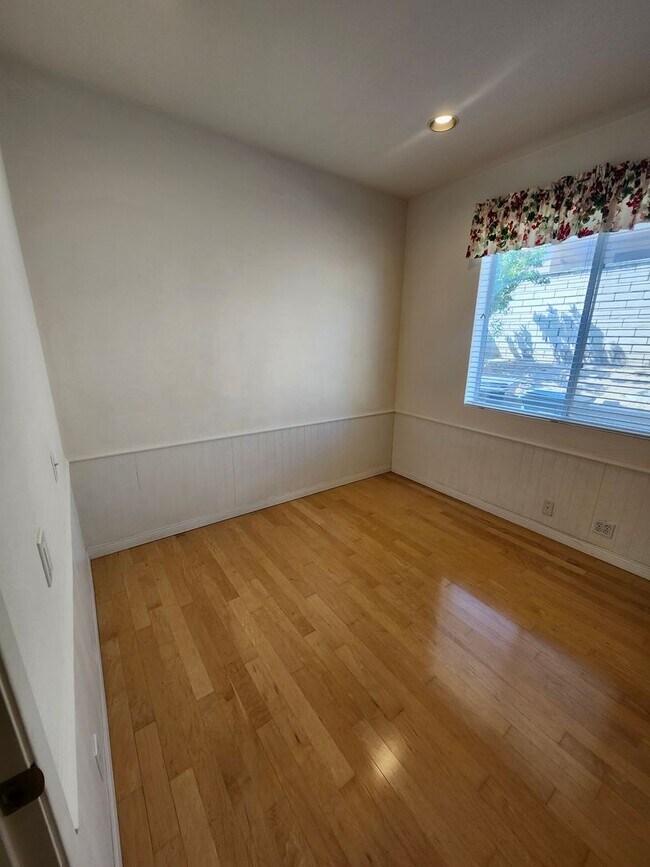 Building Photo - Beautiful two-story in Hunter's Ridge