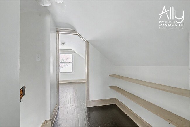 Building Photo - 2550 Woodland Dr