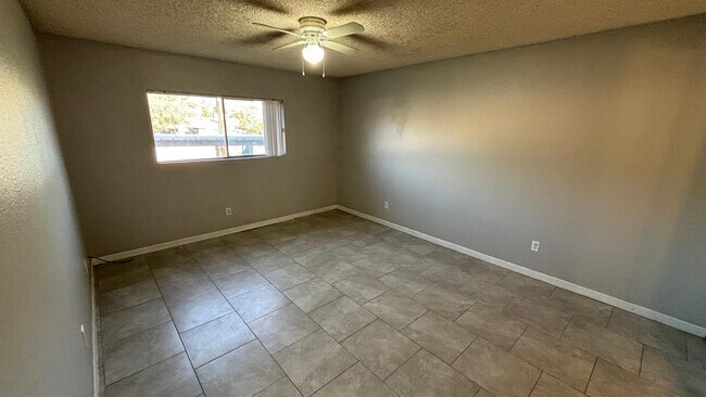 Building Photo - 1130 E Butler Dr