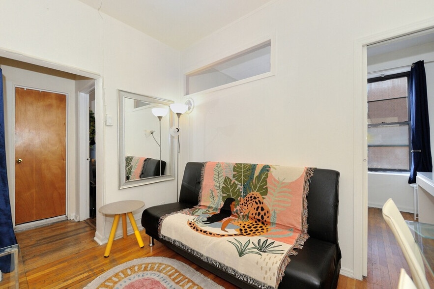 Building Photo - 1762 2nd Ave