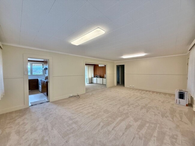 Building Photo - Newly Upgraded 3 Bedroom / 2 Bathroom - Ma...