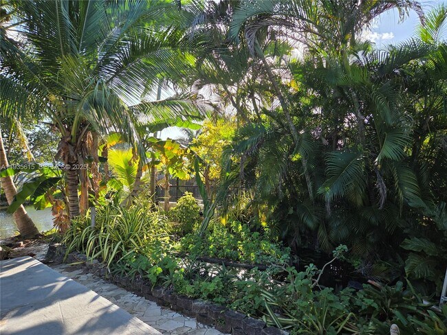 Building Photo - 301 SW 5th St