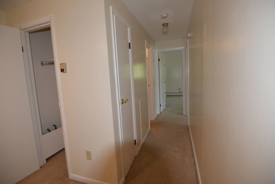 Hall way - 426 Winthrop Dr